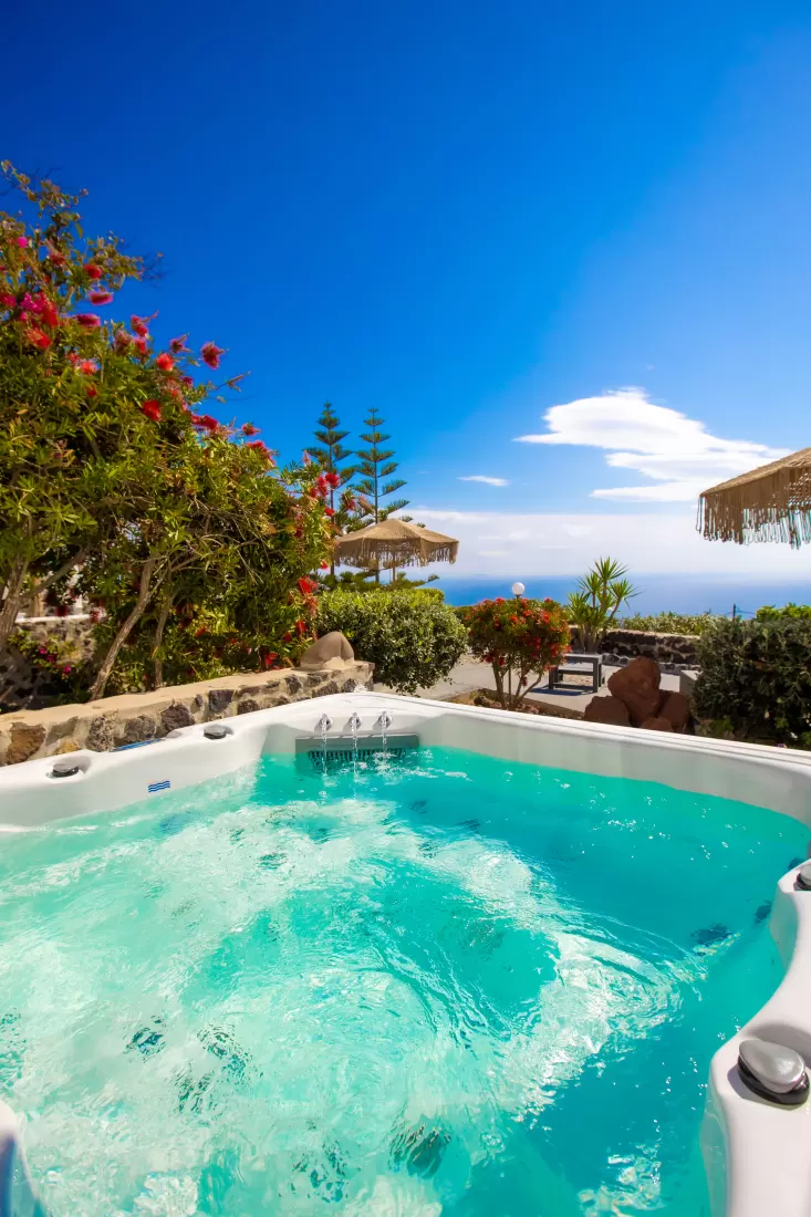 Honeymoon Suite Hot Tub & Sea View at Santorini Suites, Imerovigli