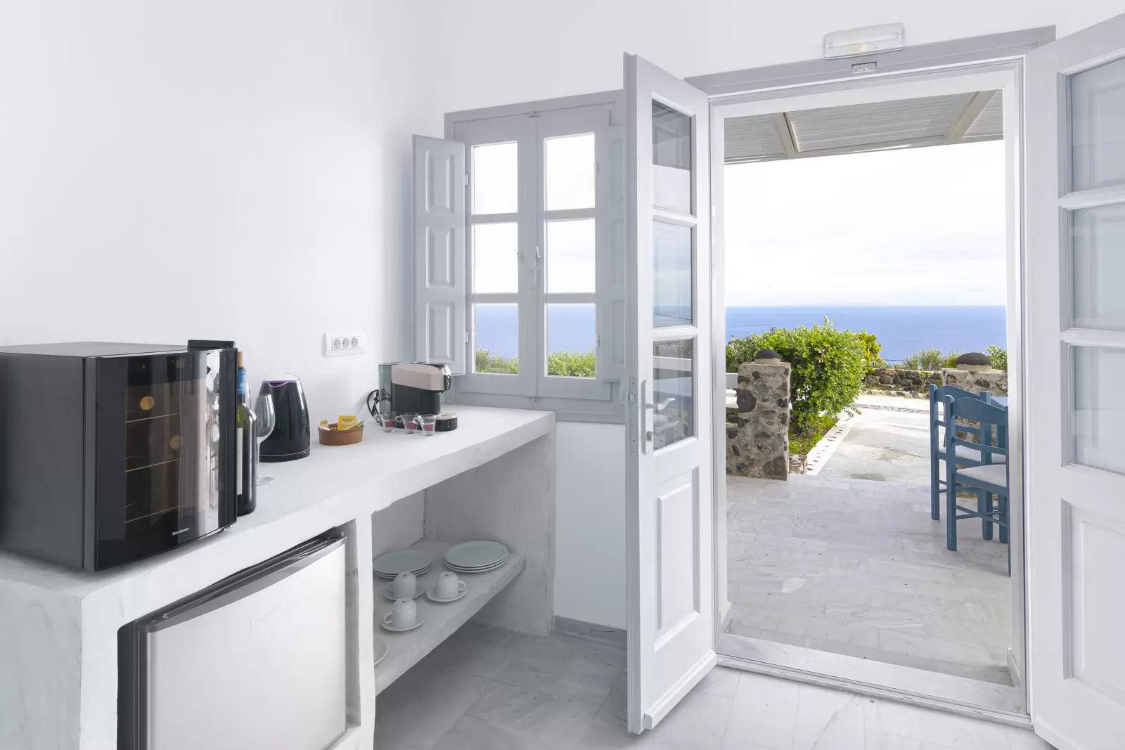 Honeymoon Suite Hot Tub & Sea View at Santorini Suites, Imerovigli