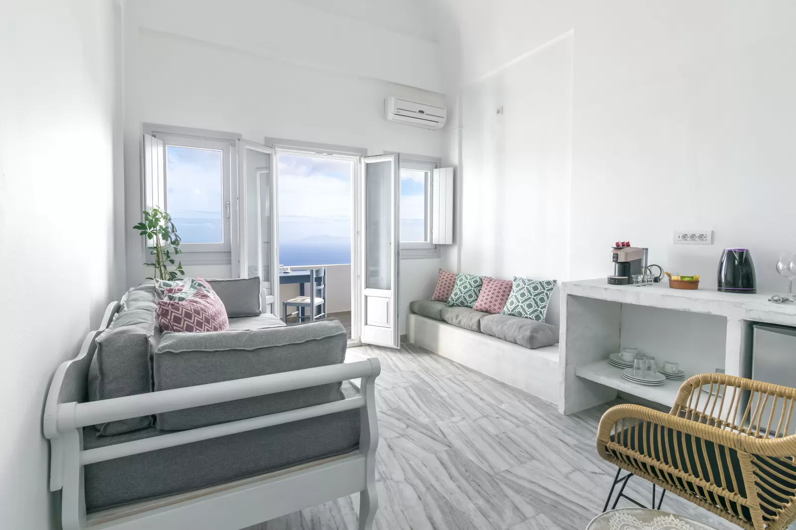 Grand Suite with Sea View – Split Level at Santorini Suites, Imerovigli