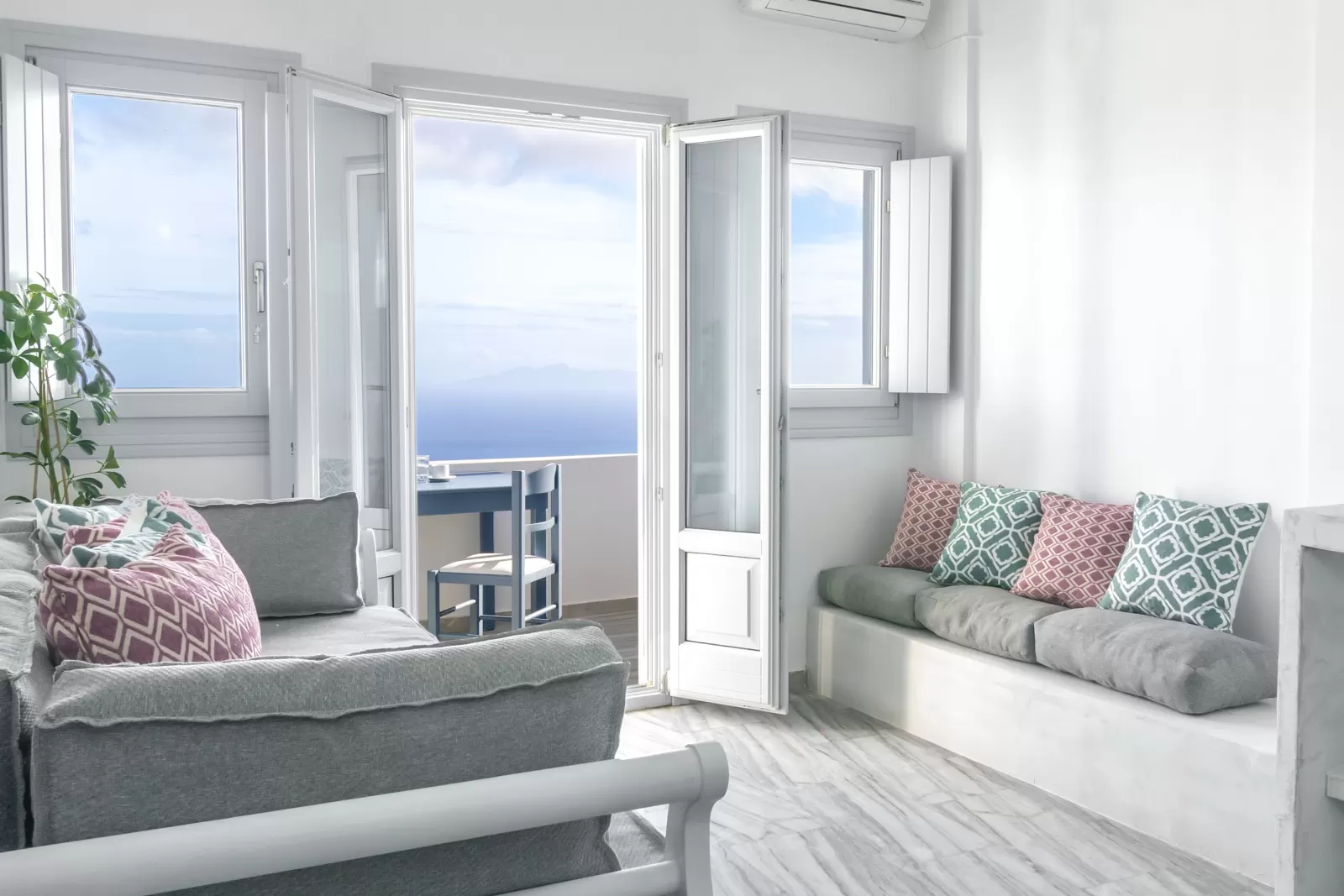 Grand Suite with Sea View – Split Level at Santorini Suites, Imerovigli