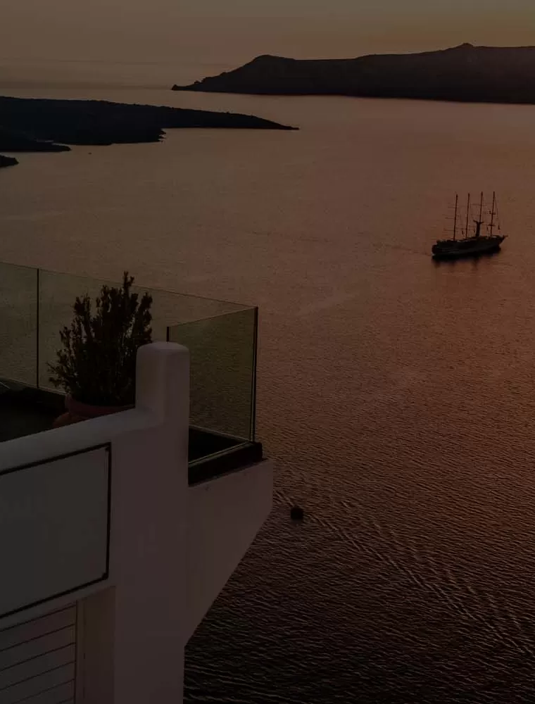 Surprise your companion – Phaos Santorini