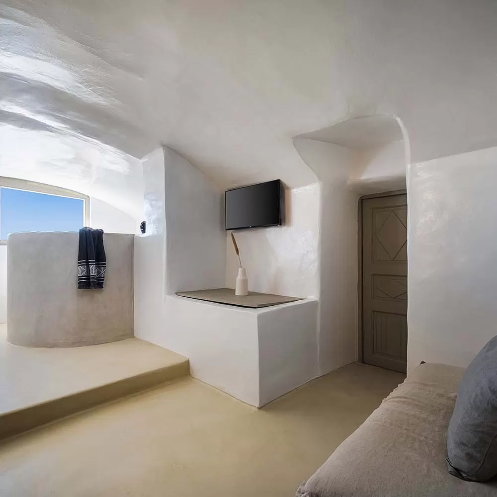 Cave suite with sunset view at Phaos 1870, Pyrgos
