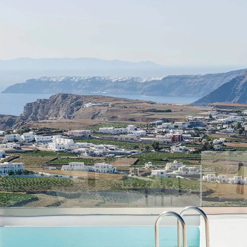 Prestige Suite with outdoor pool and sunset view at Phaos 1870, Pyrgos