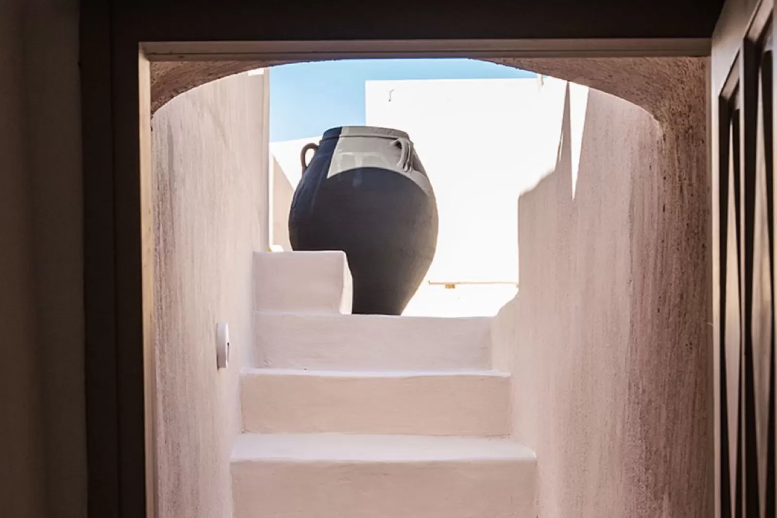 Cave suite with sunset view at Phaos 1870, Pyrgos