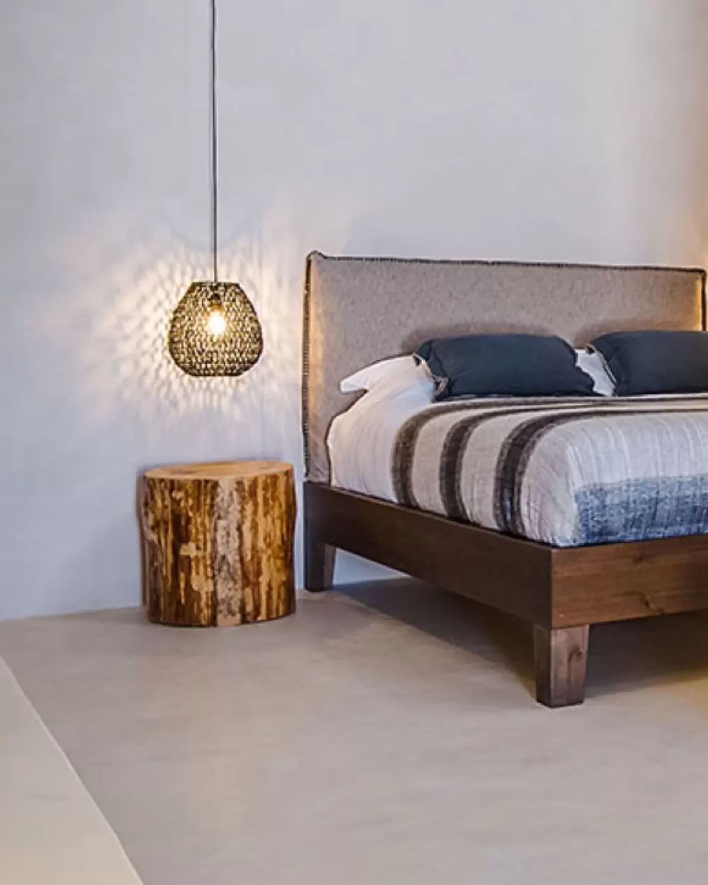 Senior Suite with outdoor hot tub and sunset view at Phaos 1870, Pyrgos